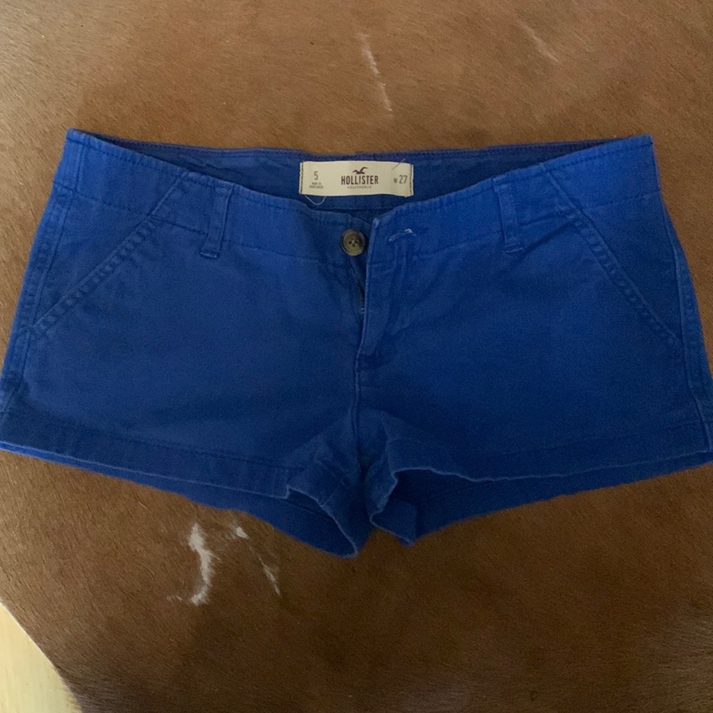 Short blue hollister jeans
